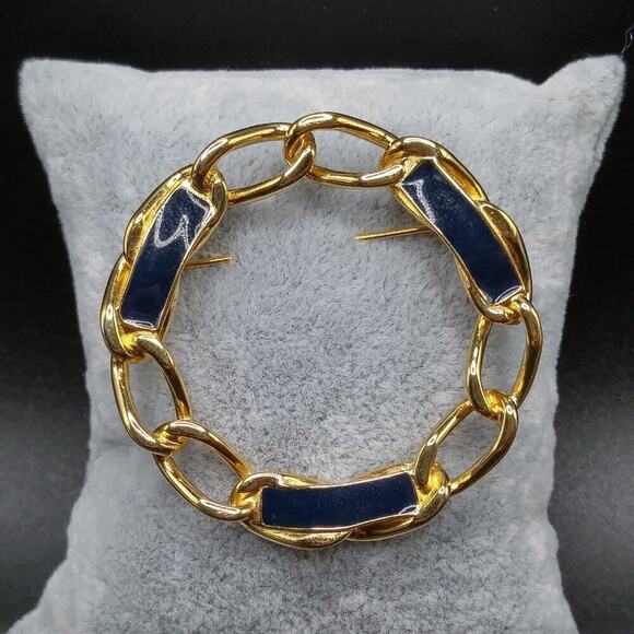 Vintage Monet Dark Blue Enamel Round Chain Brooch, Gold Plated, 2 Inches - Picture 7 of 7
